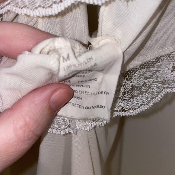 Womens white Long nightgown with lace sleeves, embroidered front embellishment - Picture 5 of 5